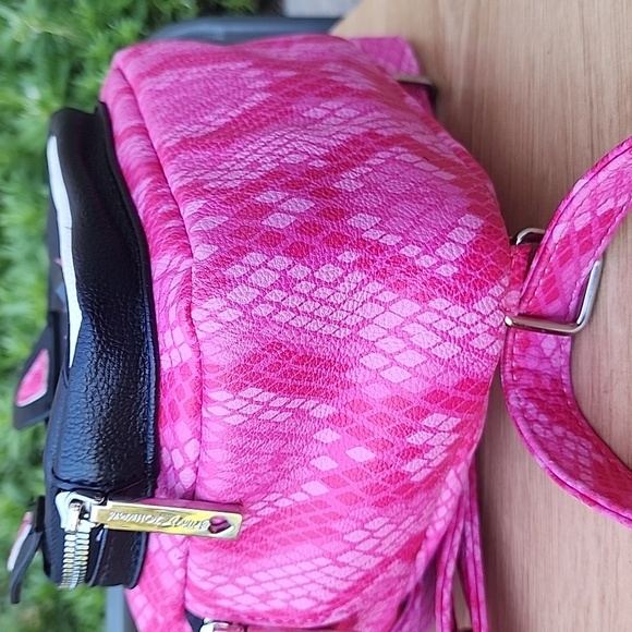 BETSEY JOHNSON Fuchsia Pink and Black Mini Cat backpack NWOT - Picture 8 of 11